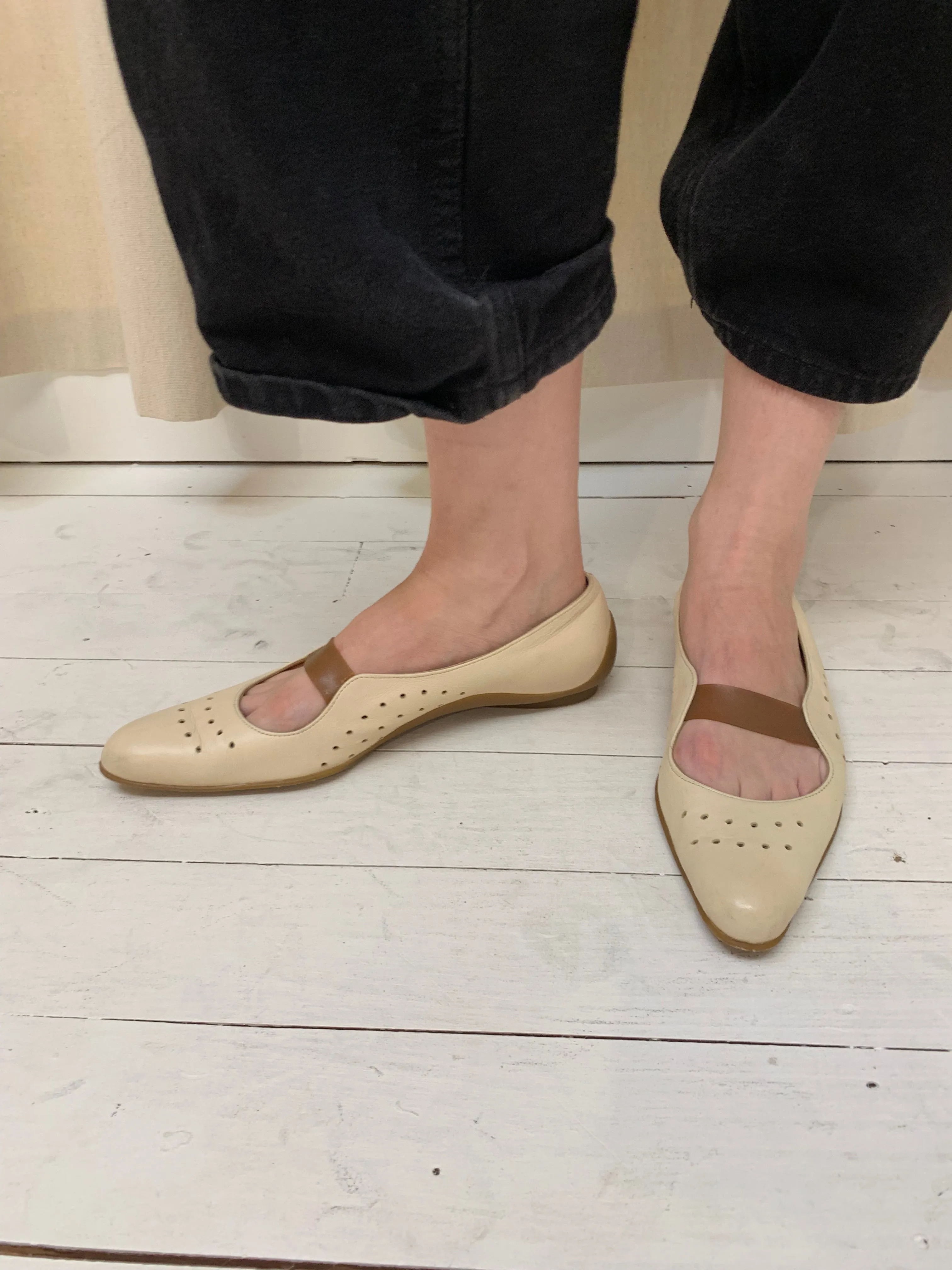 Perforated leather flats, 37.5