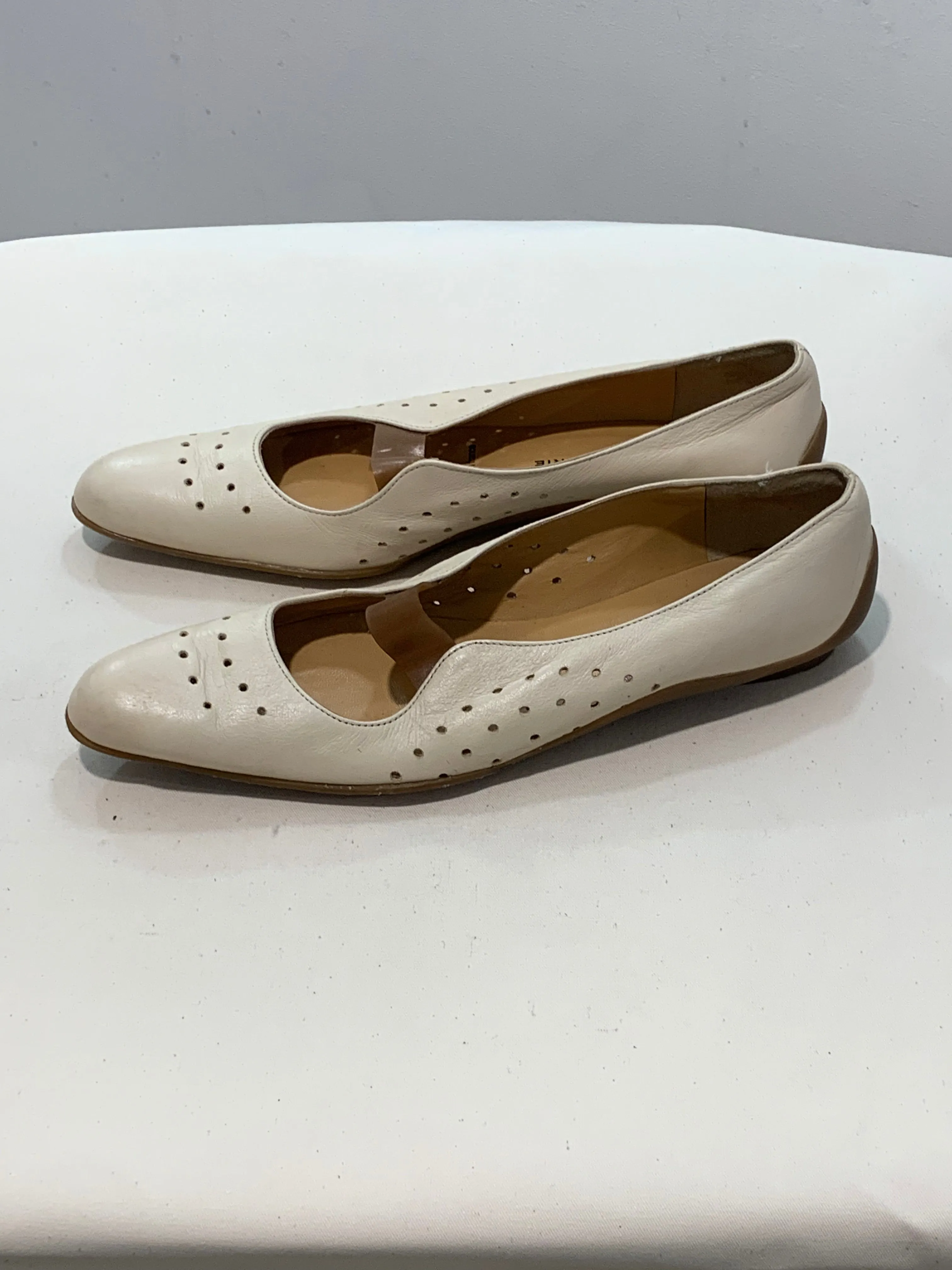 Perforated leather flats, 37.5