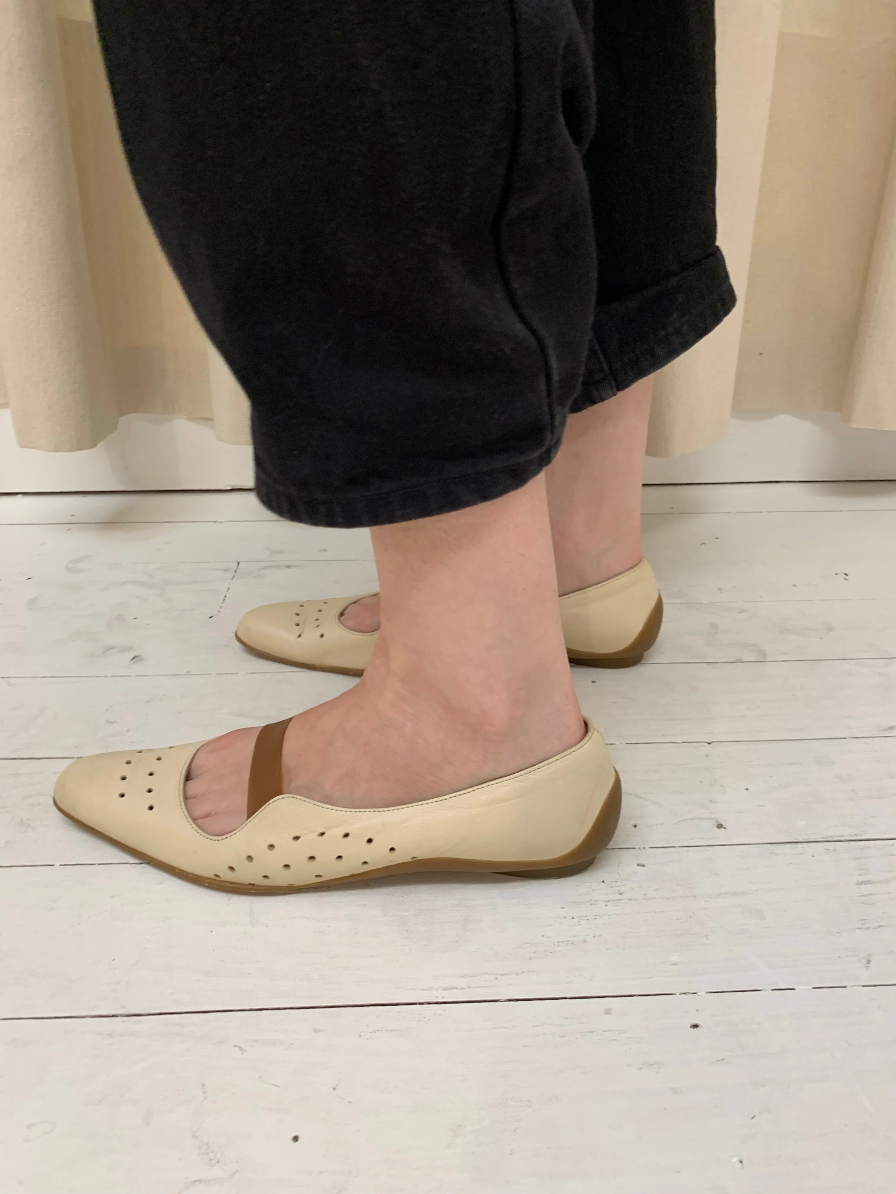 Perforated leather flats, 37.5
