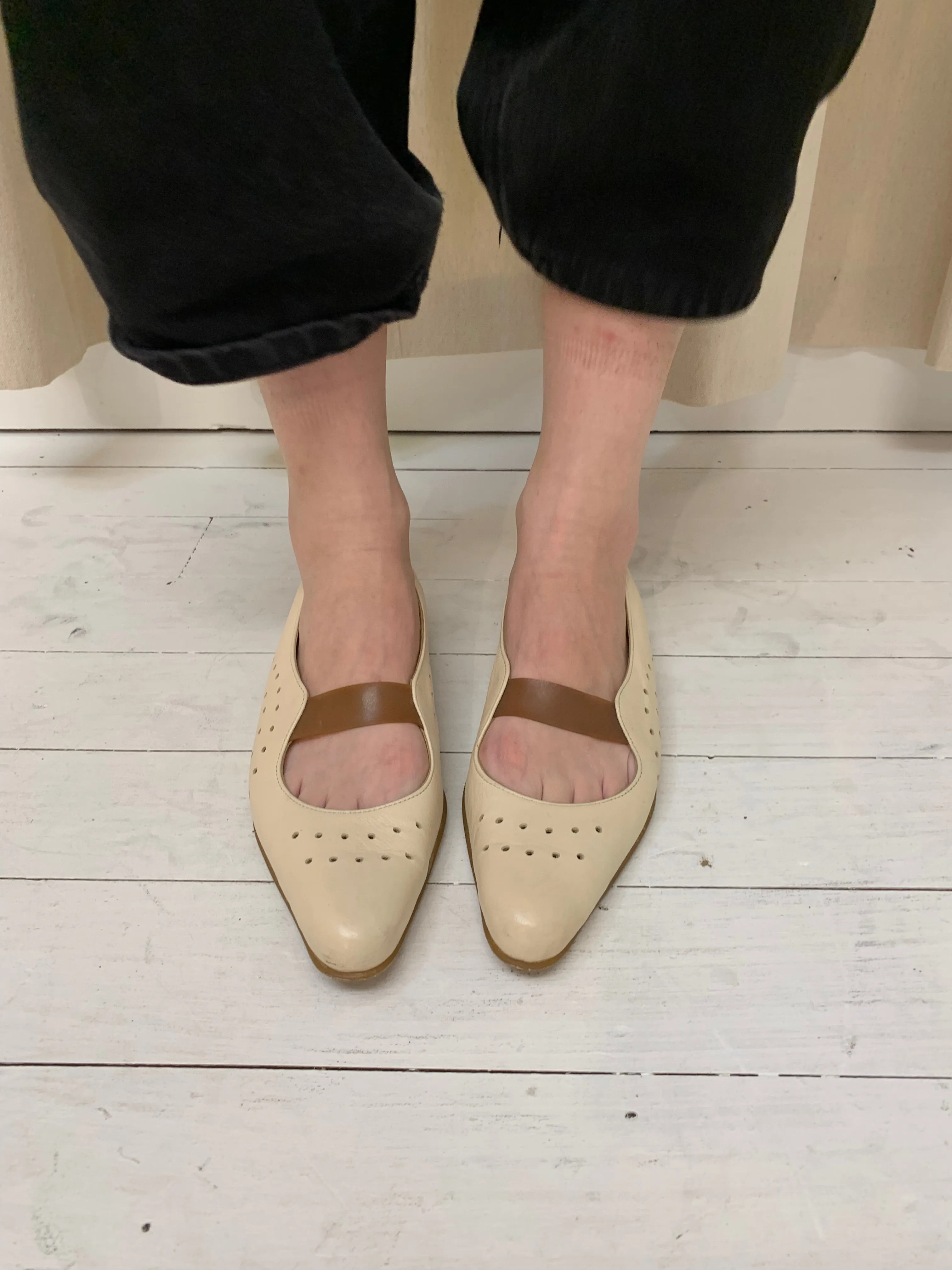 Perforated leather flats, 37.5
