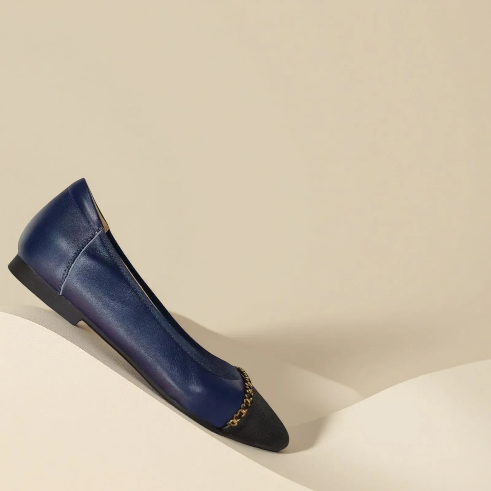 SS23001  Pointy Leather pumps with chain detail and extra cushion( new arrival )