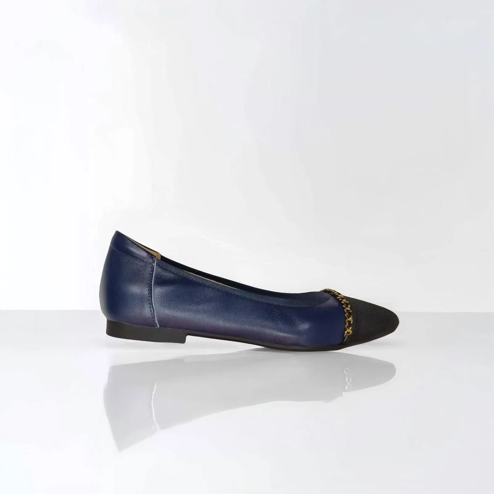 SS23001  Pointy Leather pumps with chain detail and extra cushion( new arrival )